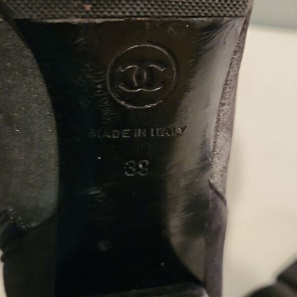 Authentic CHANEL Interlocking Boots - Picture 8 of 12